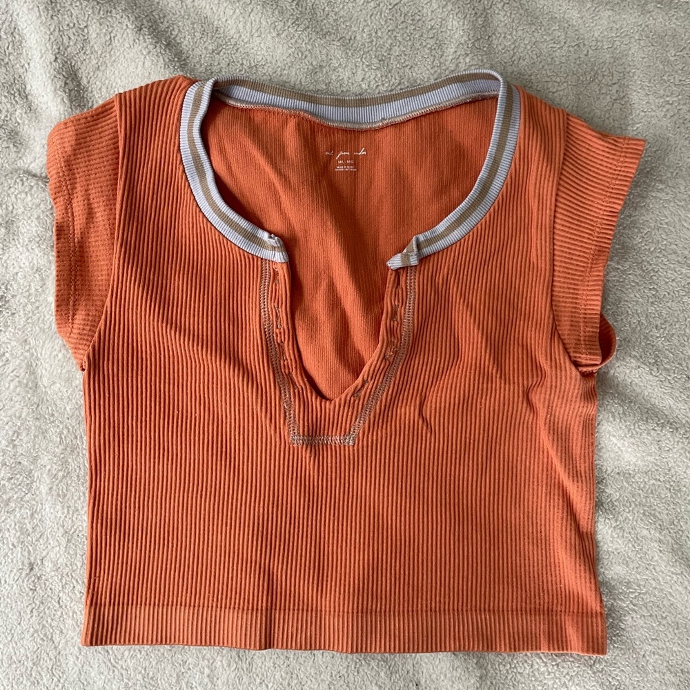 urban oitfitters orange crop top